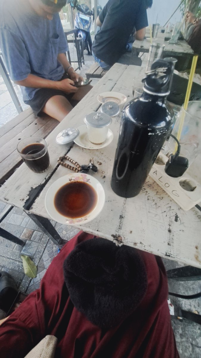 muhammadhanifmm's tweet photo. Adus sore-sarungan-budal ngopi-magribmole https://t.co/SQRTiJQ8py