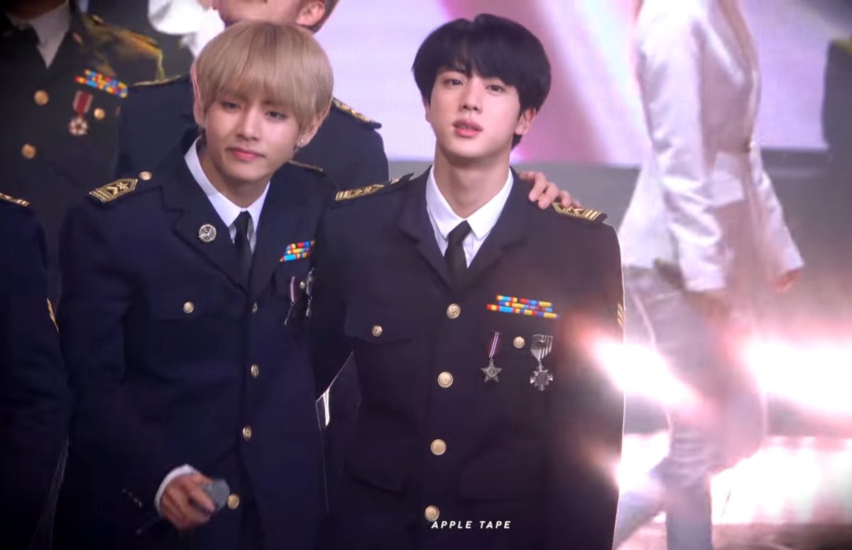 ILikePink1204's tweet photo. @so240bhs 짧머중에서 동글동글 짧머!!! #JIN #진 #김석진 #방탄소년단진 #BTSJIN https://t.co/to6Hy71PCm