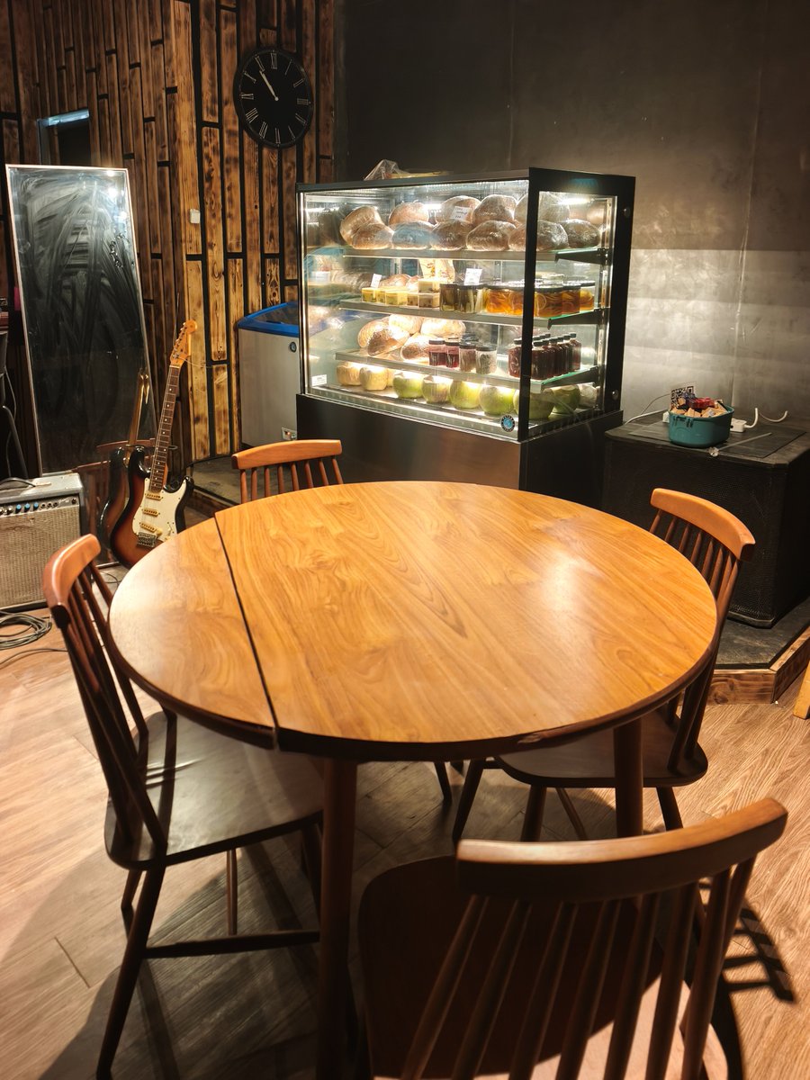 UncleJourney's tweet photo. แวะมาบอก อ็อด เจ้าของร้าน มีของดีที่ร้านแต่ไม่รู้จักใช้ 🤭

#Dirtyhouse https://t.co/ZLH4Uw86Ye