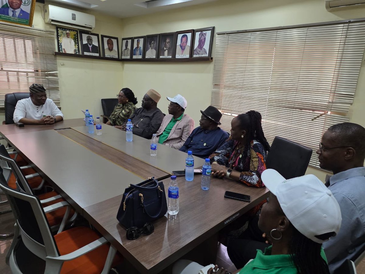SwissBitto's tweet photo. OPHTHALMOLOGICAL SOCIETY OF NIGERIA (OSN) COURTESY VISIT TO THE PRESIDENT, NIGERIAN MEDICAL ASSOCIATION - DR. (PROF.) AFEKHIDE ERNEST OMOTI

Signed, Dr. Sewuese BITTO 
Public Relations Officer 
Ophthalmological Society of Nigeria https://t.co/vymvbHurcm