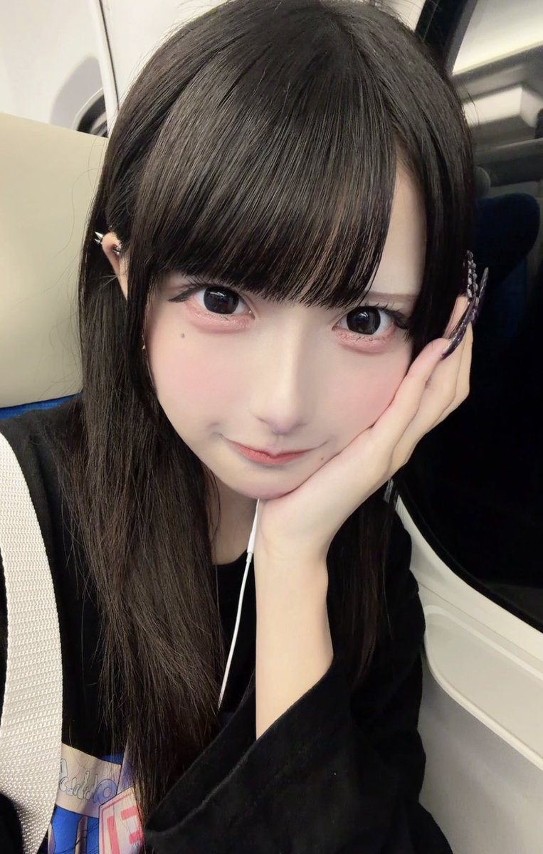 emu_heroines's tweet photo. 地雷メイクとは無縁の姉がメイクしてくれた( ᴗ ̫ ᴗ )🎶 https://t.co/OLOvmfyIyu