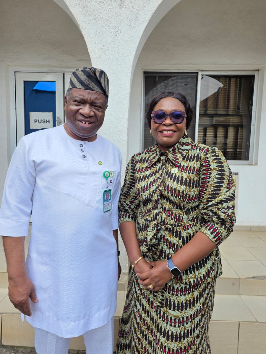 SwissBitto's tweet photo. OPHTHALMOLOGICAL SOCIETY OF NIGERIA (OSN) COURTESY VISIT TO THE PRESIDENT, NIGERIAN MEDICAL ASSOCIATION - DR. (PROF.) AFEKHIDE ERNEST OMOTI

Signed, Dr. Sewuese BITTO 
Public Relations Officer 
Ophthalmological Society of Nigeria https://t.co/vymvbHurcm