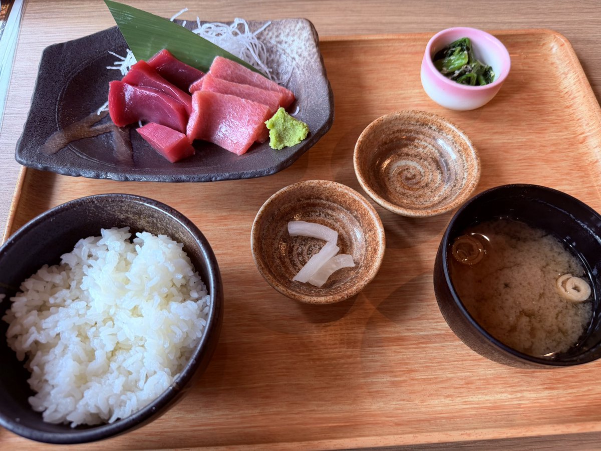 uni_sar's tweet photo. 昨日はイオンモール今治新都市で
マグロ解体ショーあって食べた🐟
今日はモス🍔
おっっっきぃーの入ってて
すごくおいしかったよ https://t.co/iDpK5LuhHS