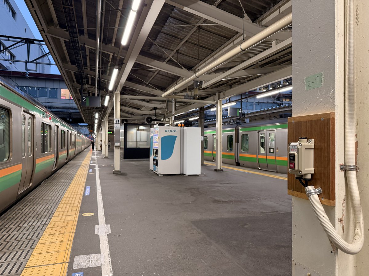JYJJ_KNT's tweet photo. 2026/09/12夜 23:30〜2:00
高���駅ナイトツアーに参加しました！
イベント内の写真はUP禁止のため、ご想像で💭

・高崎駅に到着する終電の車内点検見学
①たにがわ 477号 23:36着
②1950E 1:14着
・シャッター、改札機を閉める作業の見学
・発車標の特別表示、ヘッドマーク、プレートの展示や撮影
・1番線ホーム(現在不使用)を見学
・旧信号所で使用していた制御盤の見学、操作
・2・4番線ホームにて放送・発車ベルの操作体験
2時間半にわたり、じっくり楽しませていただきました！！
そしてイベント終了後はメトロポリタン高崎でゆっくり休んで終了！

イベントに携わった高崎駅+設備担当・メトロポリタン高崎の皆さま、貴重な機会をいただきありがとうございました😊
