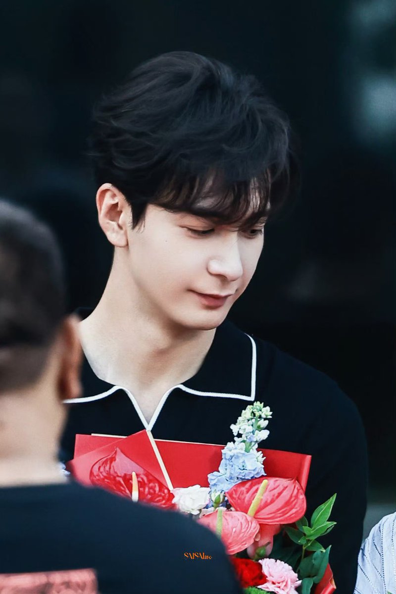 temanchidup's tweet photo. 𝐹𝑙𝑜𝑤𝑒𝑟𝑠 𝑖𝑛 𝑚𝑦 ℎ𝑎𝑛𝑑𝑠, 𝑎 𝑞𝑢𝑖𝑒𝑡 𝑠𝑚𝑖𝑙𝑒 𝑜𝑛 𝑚𝑦 𝑓𝑎𝑐𝑒, 𝑎𝑛𝑑 𝑎 𝑚𝑒𝑚𝑜𝑟𝑦 𝑠𝑙𝑜𝑤𝑙𝑦 𝑏𝑒𝑐𝑜𝑚𝑖𝑛𝑔 𝑡𝑖𝑚𝑒𝑙𝑒𝑠𝑠.

https://t.co/Kfxt7Ea0de https://t.co/OLQmSiz4m4