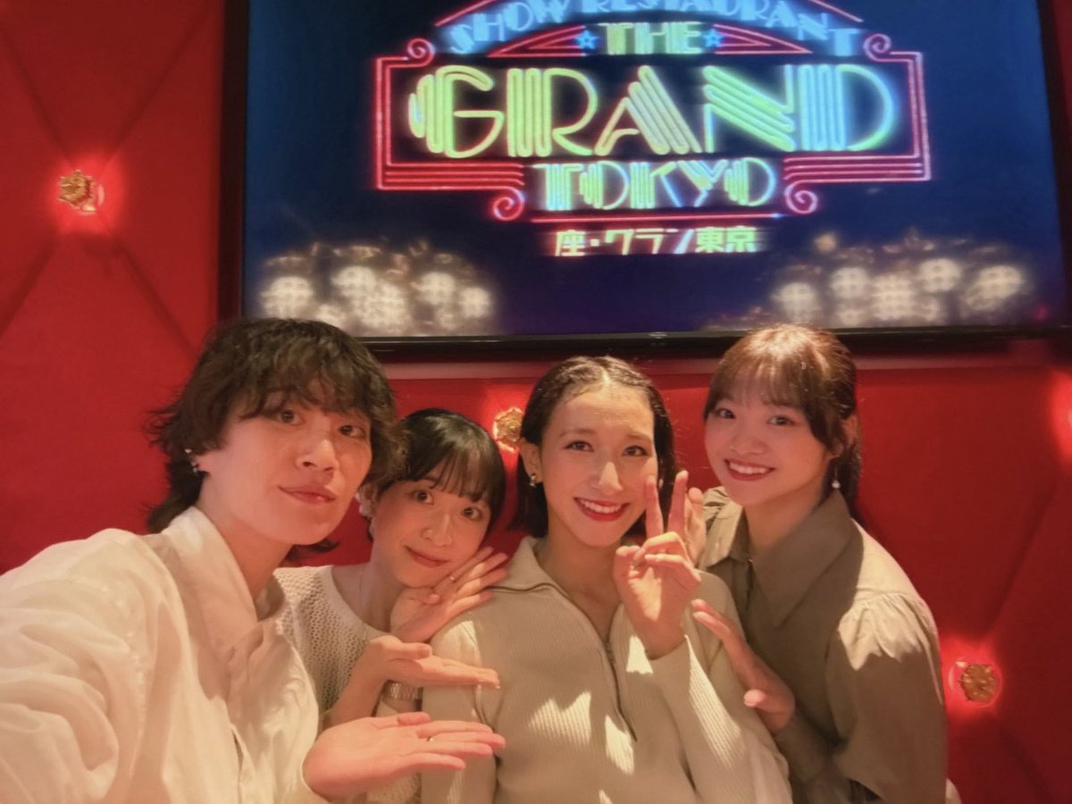 sumiremaruyama's tweet photo. #AnotherTheOthers
先日、さくちゃんすふぁさんと、じゅっちゃんを観てきたよ👀✨️
皆さん輝いていてとても刺激を受けました…!
もうね、じゅっちゃんがスポットライトを浴びた瞬間思わず涙……😭
圧倒的な存在感に、見たことない表情に、あの歌声に…我らがじゅっちゃん最高!大好き! https://t.co/n0oUNsvxMS
