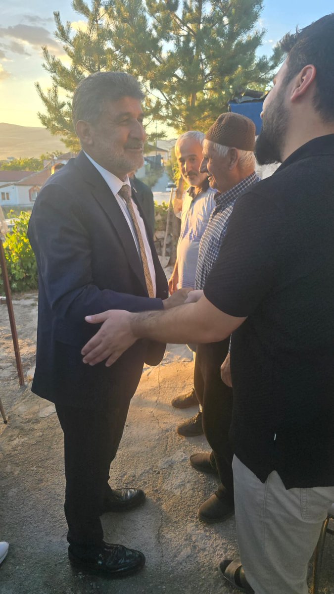 milliyolpa74776's tweet photo. Vefatıyla camiamızı derinden üzen Pınarbaşı teşkilatımızın kıymetli emektarı Ahmet Demirbağ’ın ailesini evlerinde ziyaret ederek taziyelerimizi ilettik.
Rabbim merhuma rahmetiyle muamele eylesin, geride kalanlarına sabr-ı cemil ihsan eylesin. Başımız sağ olsun. https://t.co/FVYwQTddWj