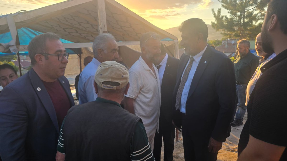 milliyolpa74776's tweet photo. Vefatıyla camiamızı derinden üzen Pınarbaşı teşkilatımızın kıymetli emektarı Ahmet Demirbağ’ın ailesini evlerinde ziyaret ederek taziyelerimizi ilettik.
Rabbim merhuma rahmetiyle muamele eylesin, geride kalanlarına sabr-ı cemil ihsan eylesin. Başımız sağ olsun. https://t.co/FVYwQTddWj