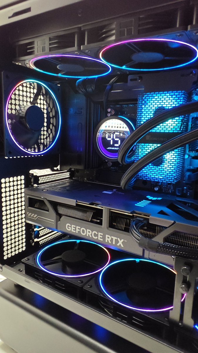 havvks_pc's tweet photo. 🎁Ryzen7 9800X3D搭載 ゲーミングPCプレゼント🎁

Ryzen7 9800X3D 
DDR5 32GB 
SSD 1TB 
RTX 5070Ti 
850W Gold

応募方法
① 
@havvks_pc
 をフォロー
 ② この投稿をリポスト 

※当選者にはDMにてご連絡いたします。

たくさんのご応募お待ちしております！
#ゲーミングPC #プレゼント企画 https://t.co/f3cEgHSQZT