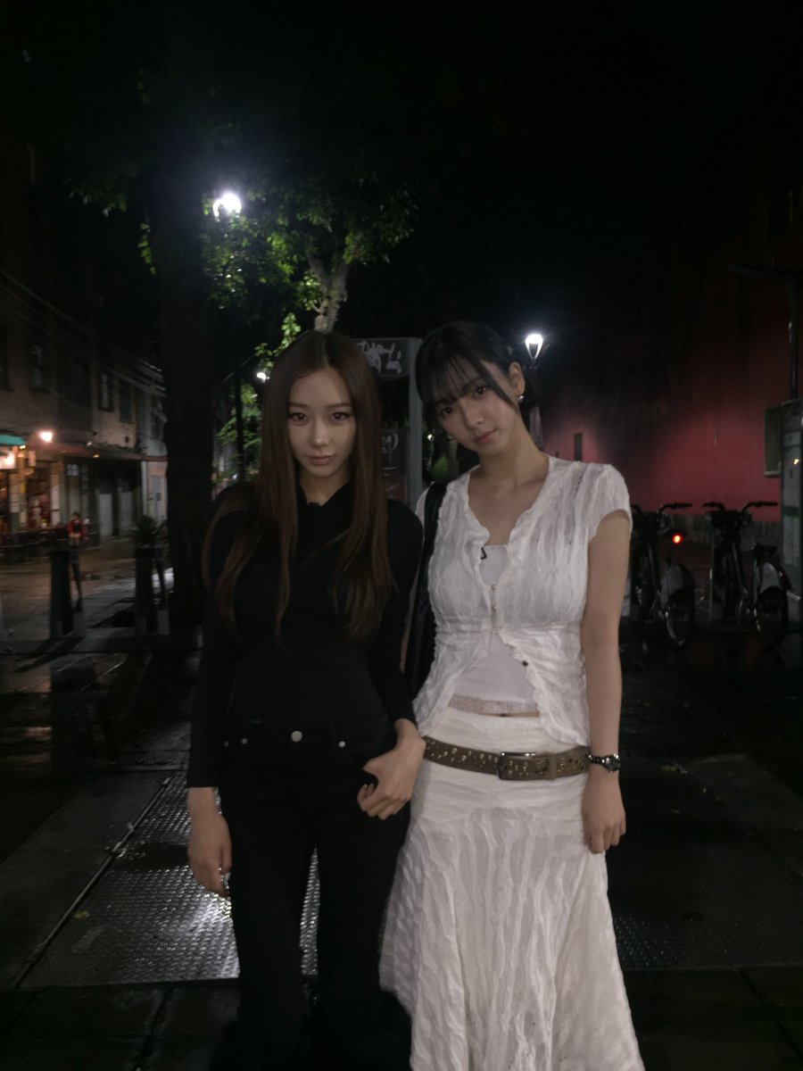aespa_official's tweet photo. hola!

#aespa #æspa #에스파
#KARINA #카리나 
#GISELLE #지젤 https://t.co/S9LzRZPSFG
