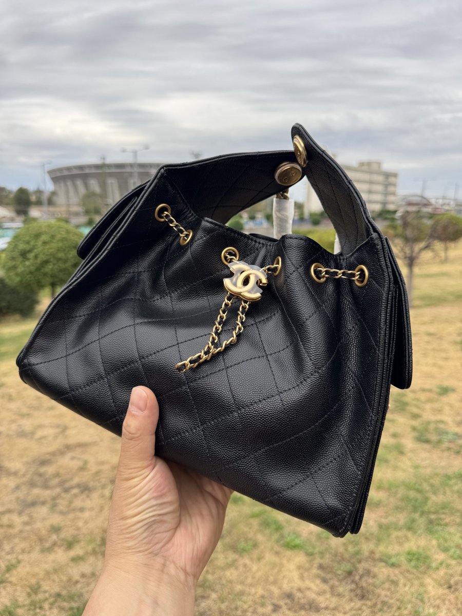 YeezyBoostLiao's tweet photo. CHANEL 25 SMALL HANDBAG
Grained Calfskin &amp; Gold-Tone Metal Black （can be order) https://t.co/5Md1WK4sf1