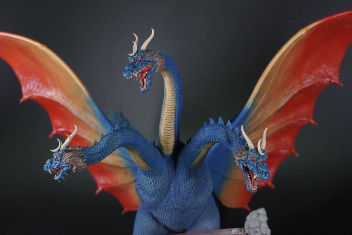 namagome_gunpla's tweet photo. ARTPLA キングギドラ 完成です。

「幻のNGカラー(※)」でどうでしょう。

※スーツとして完成したときの状態。撮影直前で金一色に塗り替えられたそうな。

ツリーに続きます→

#海洋堂
#ARTPLA
#ゴジラ
#キングギドラ https://t.co/BokUh8WzSA