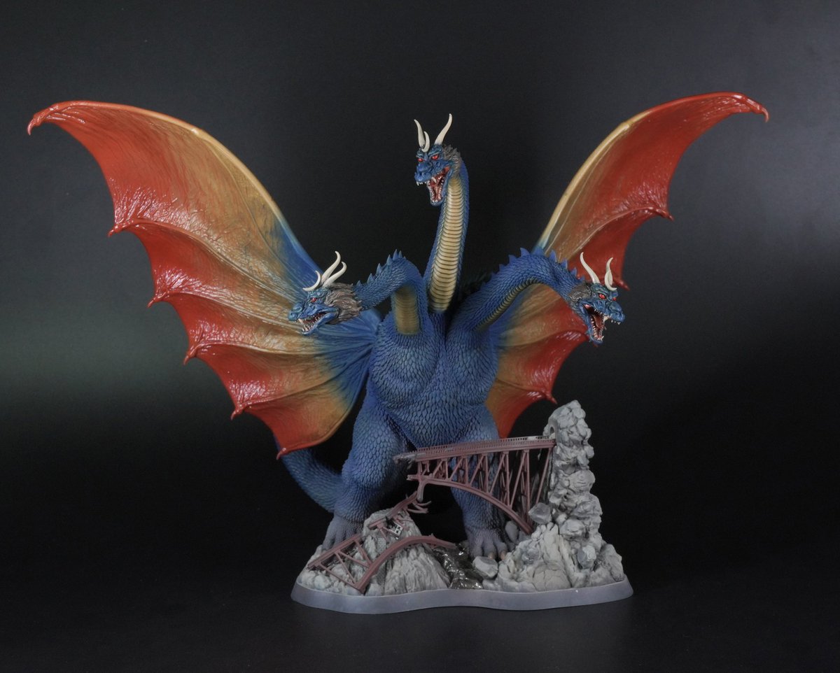 namagome_gunpla's tweet photo. ARTPLA キングギドラ 完成です。

「幻のNGカラー(※)」でどうでしょう。

※スーツとして完成したときの状態。撮影直前で金一色に塗り替えられたそうな。

ツリーに続きます→

#海洋堂
#ARTPLA
#ゴジラ
#キングギドラ https://t.co/BokUh8WzSA