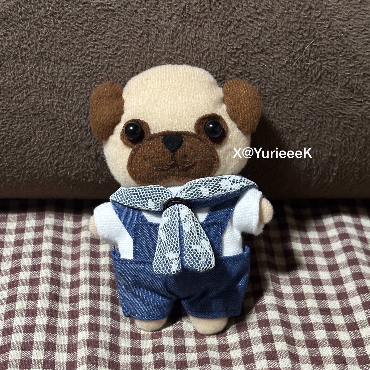 YurieeeK's tweet photo. TOKYO FES Sep.2026に行く身内に頼んで、たこまる工房さん( @DMk9pgMBTUry7Iq )のぬい服を購入してきてもらいました！

ぬい服全部が可愛くて悩みましたが、デニムサロペットに��ました🐾
手作りのパグのぬいぐるみに着せたらピッタリサイズでした😊

素敵なお洋服を有難うございました✨ https://t.co/mrpcLn5czc