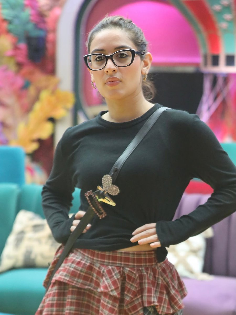 kohlifiedd_'s tweet photo. Simple, classy, and confident she carries her own unique vibe. ✨”

#UditiSingh https://t.co/O0mgvsBdby