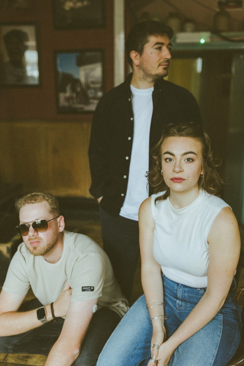fansforbandsuk's tweet photo. 😍 Review: Weekend Millionaires - This Is It 😍

"A very well-crafted blend of Indie Rock and Alternative Rock elements, resulting in music that exudes quality." - @roadiemusicmag 

Read/Listen Here: https://t.co/hiZAn1Eb1u https://t.co/XTJpwqKVT1