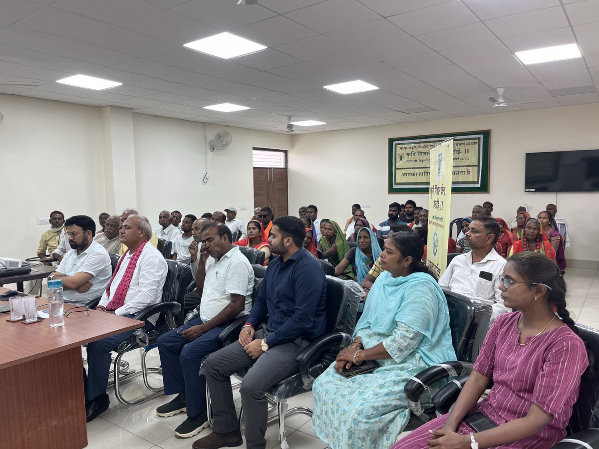 KVKHardoi2's tweet photo. A virtual address by Hon’ble Union Minister of Agriculture and Farmers Welfare, Shri Shivraj Singh Chouhan, was organized at ICAR-CSSRI KVK Hardoi-II
#icar 
#sustainableagriculture https://t.co/6r4piE0lgS