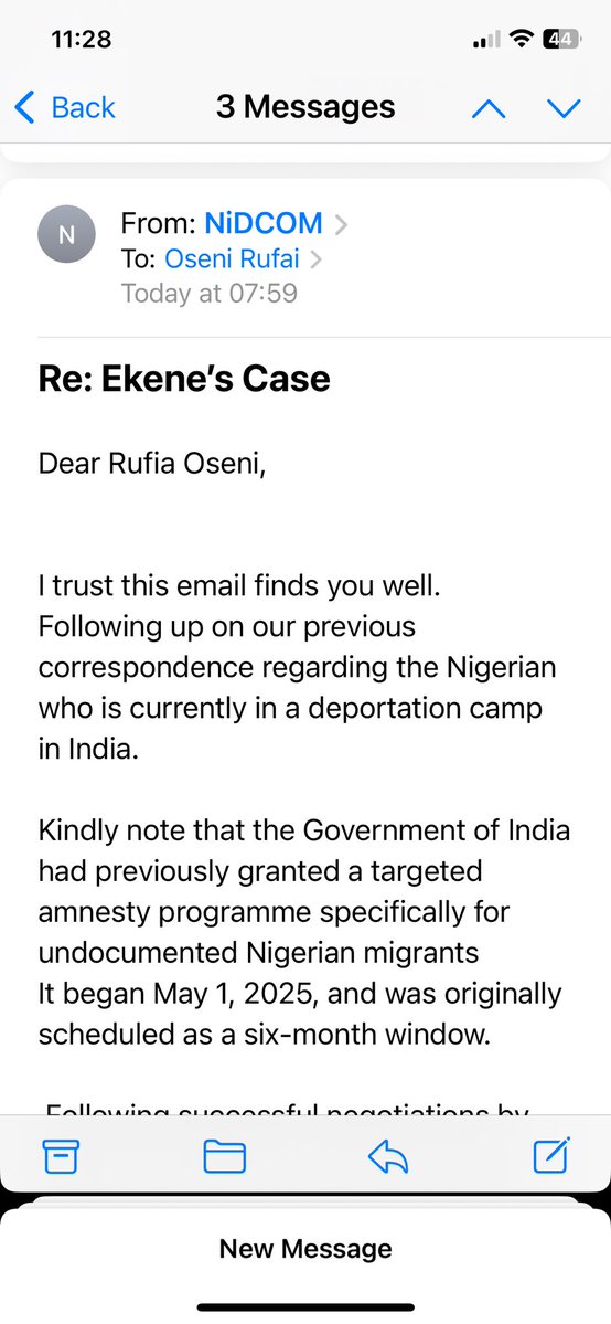 ruffydfire's tweet photo. @nidcom_gov and Abike Dabiri.

As against your claim you responded to me.
Below is a time stamp of your email.
 
You sent this response ,this morning at 7.59am after I brought up the matter yesterday and you started deflecting and attacking my journalism.

Since Monday, I heard nothing from you and NIDCOM

This message was after you blocked me yesterday!

Stop making it seem like you were pro-active!

That’s why you couldn’t post the timestamp of your email!
I challenge you to post your timestamp here!