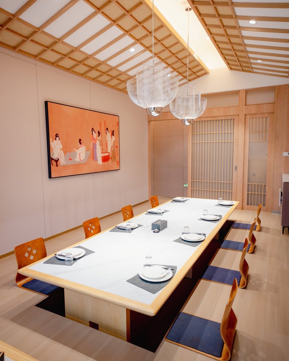 Ariranguganda's tweet photo. Tradition meets modern comfort.
Secure this stunning room for your next special diner or event.
For reservations +256 753 888 222
.
.
#privateroom #arirang #kampala_uganda https://t.co/7VdDJ6fDJQ
