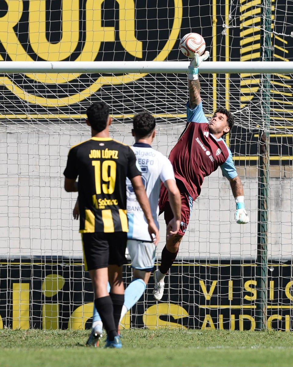 SD_Compostela's tweet photo. ⏩️ EN MARCHA A SEGUNDA METADE
🙌💪 Con todo a pola vitoria
#PortuCompos https://t.co/O70ayQVKtM