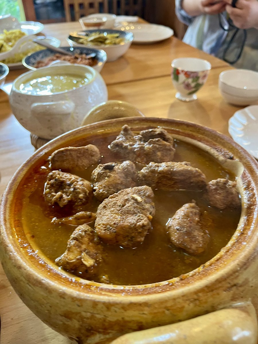 DsglioABche's tweet photo. 大宮の #スリランカカレー
#紅茶屋さん へ

一回行ってみたかったお店！
カレー友達が企画してくれて念願叶いました〜
右手にスプーン左手にフォークで混ぜながら頂くスタイル

美味しい×お腹いっぱい＝シアワセ　の方程式 https://t.co/UW2v2RdO0F