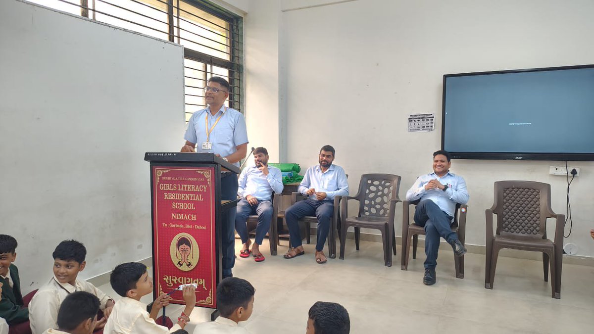 EmrsGarbada's tweet photo. EMRS गरबाडा (दाहोद) ने NESTs नई दिल्ली की गाइडलाइंस के अनुसार छात्रों के सर्वांगीण विकास के लिए, हर स्टाफ सदस्य को छात्र सौंपकर 'मेंटर-मेंटी' (मार्गदर्शक-शिक्षार्थी) पहल शुरू की है @NESTSHQ @gstesgnr https://t.co/cXCgxEKXFp
