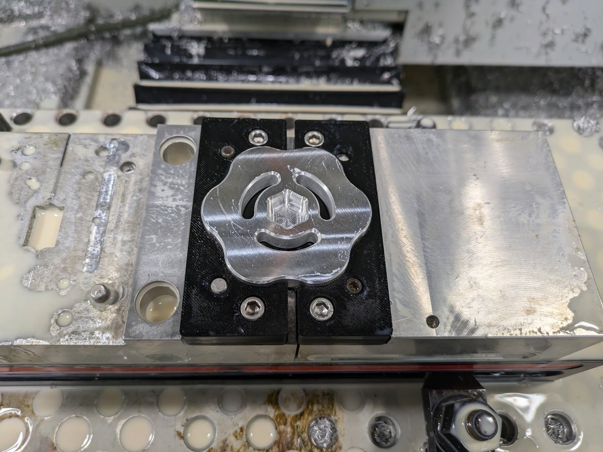 GL_Customs's tweet photo. 3D printing and machining go together like peas and carrots. I've used 3d printed soft jaws many times with great success. Especially when it comes to one offs with a lot on contours that need held.

#3dprinting #machining #cnc #getcreative https://t.co/IWbFSnXRav