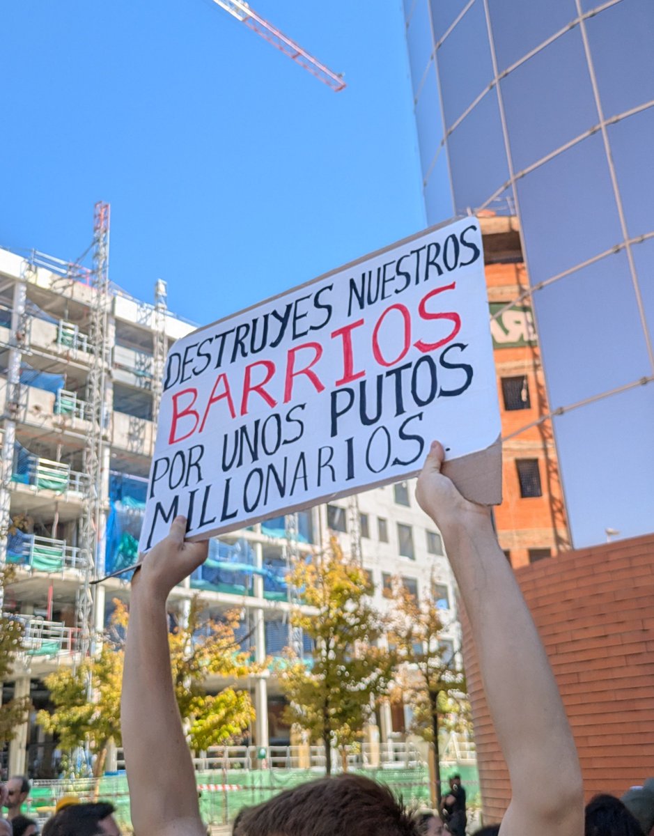Dani_AyusoVk's tweet photo. La pancarta ganadora es: https://t.co/1DglcFbCWf