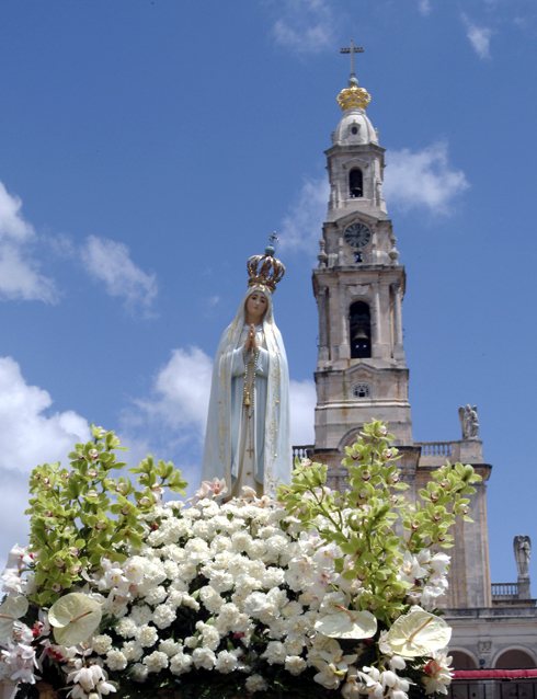 trad_west_'s tweet photo. Today is the day Our Lady appeared in Fátima and asked people to pray the Rosary to end the war.

Pray the Rosary. https://t.co/7ymJQNr9wr