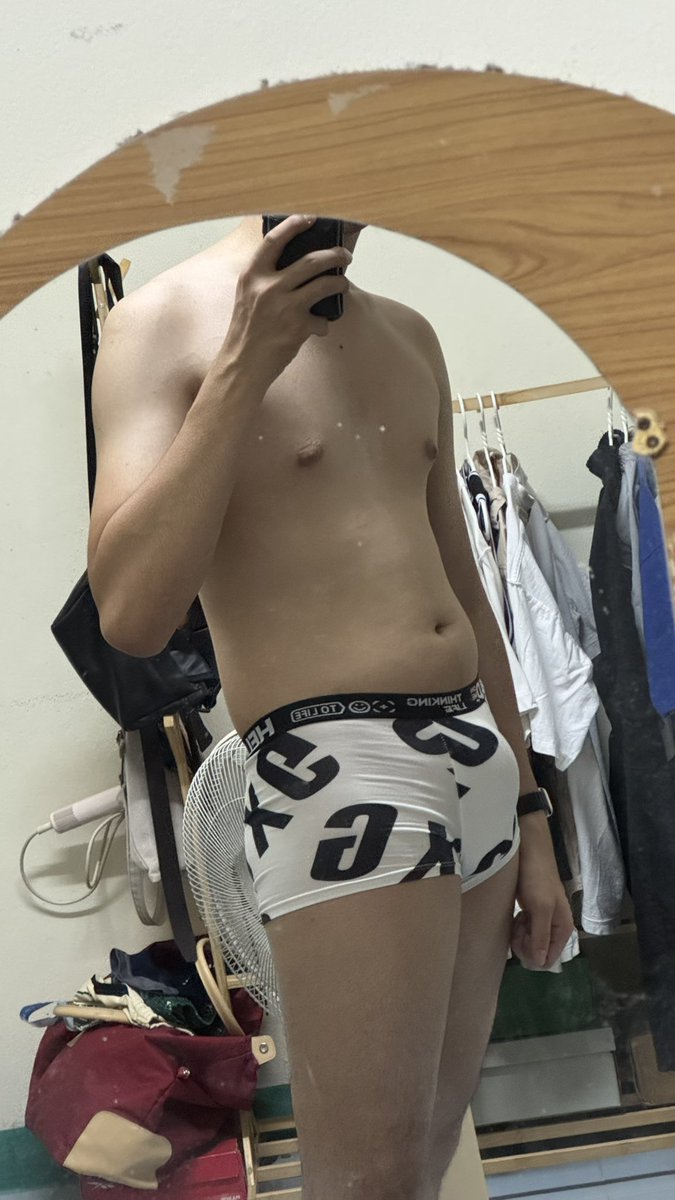 boyys__s's tweet photo. กินข้าวแล้วพุงออกหง่ะ🥺 https://t.co/eGLsD0EyYH