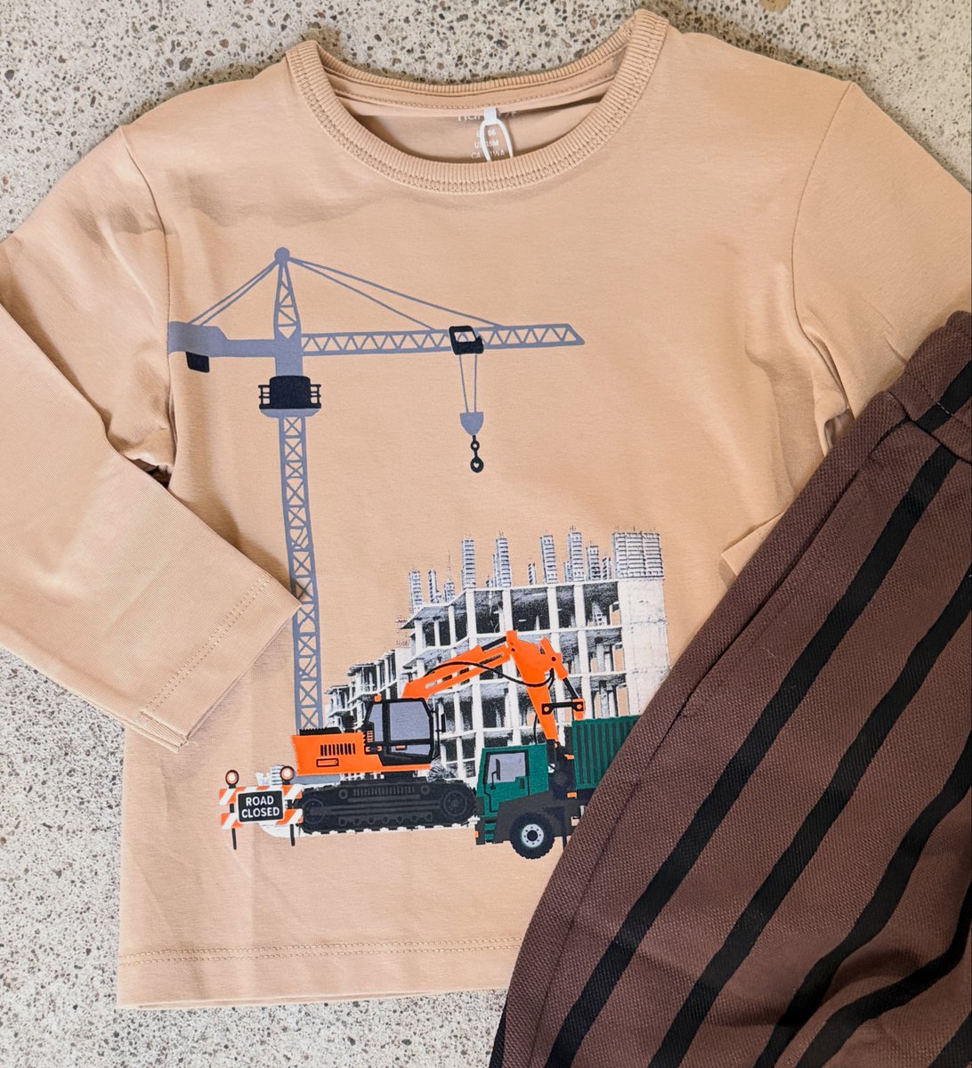 sembdrinec1971P's tweet photo. Liten storlek – stor energi, stora drömmar. Tröja 179 kr, byxa 279 kr. Storlek 86–116. Finns hos @handelisolvesborg. https://t.co/DLPojwhSSx