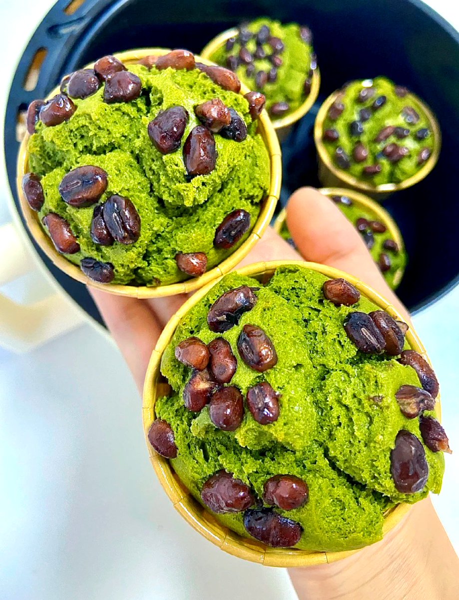 amirg414947's tweet photo. Just pulled the fluffiest vanilla matcha muffins out of the oven! The kitchen smells like cozy matcha and sweet vanilla, perfect for a rainy afternoon snack ， https://t.co/fibVZvVnu8