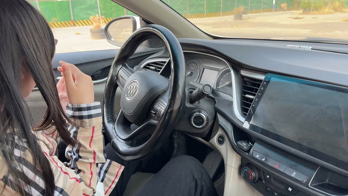 YvonneMuscaq's tweet photo. Just aced my first parallel parking test after 3 hours of sweating in the driver’s seat!  No more panicking when the instructor yells “Turn the wheel!” https://t.co/2Gs22t1TqJ