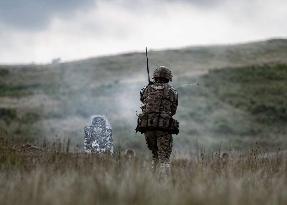 RiflesRegiment's tweet photo. A key part of an infanteer's initial and ongoing training is Live Firing Tactical Training (LFTT).
From individual drills through to company-level attacks, soldiers are tested in realistic conditions.
SWIFT AND BOLD
#BritishArmy #Infantry #LFTT #MilitaryTraining #LiveFiring https://t.co/kEg6tyUEmN