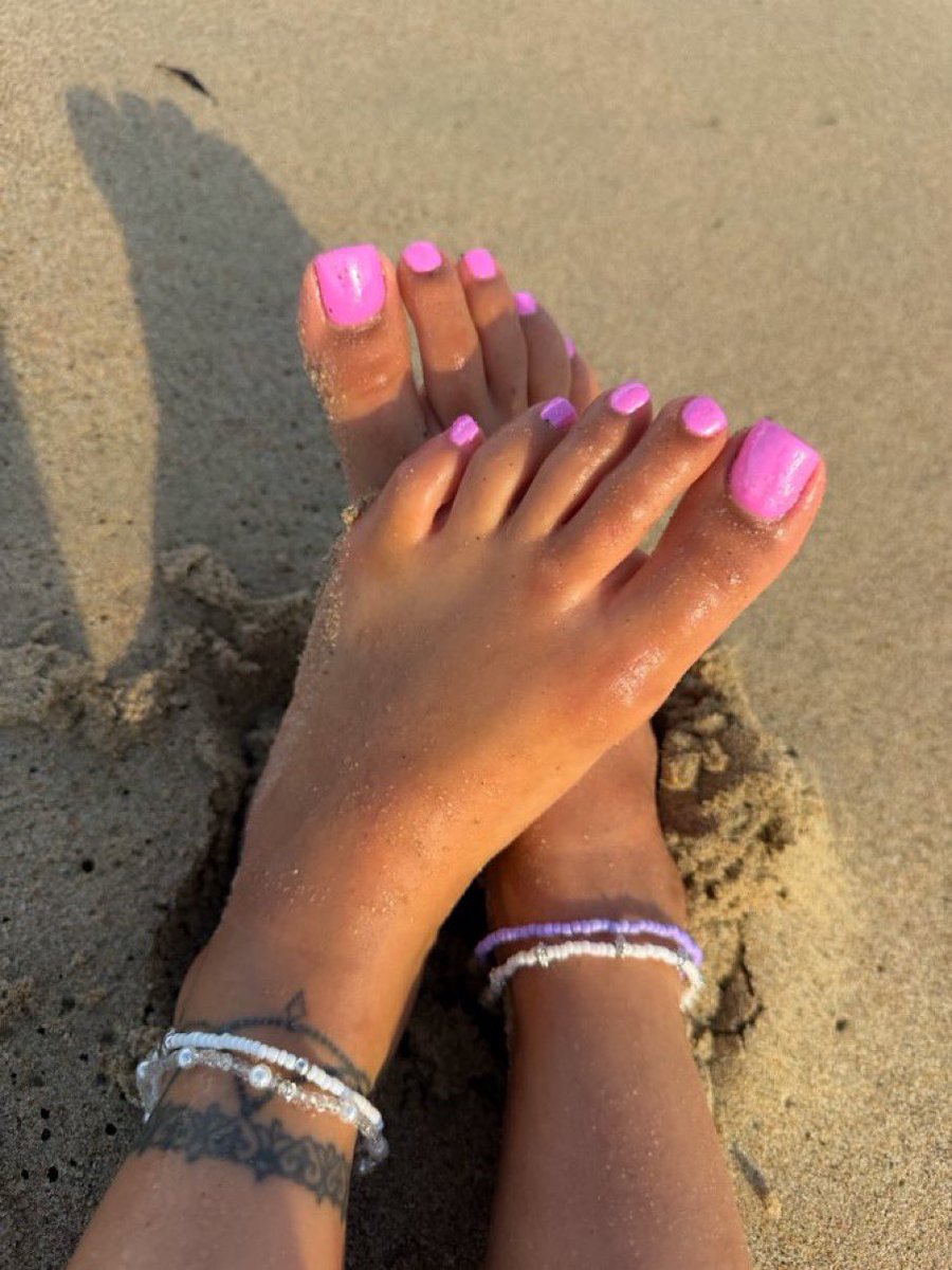 Zenith_Wave_'s tweet photo. Les pieds de @layafeet ne laissent personne indifférent 🔥 

#frenchfeet #feetaddict #feetlovers 
#prettyfeet #toes #soles #frenchsoles #soleslovers #feetworship #feetpics #footfetish #feetfetish

@rtfindom @frenchfetishwo1 @footparadiseRT @Feetopia https://t.co/5iXMA7TZKG