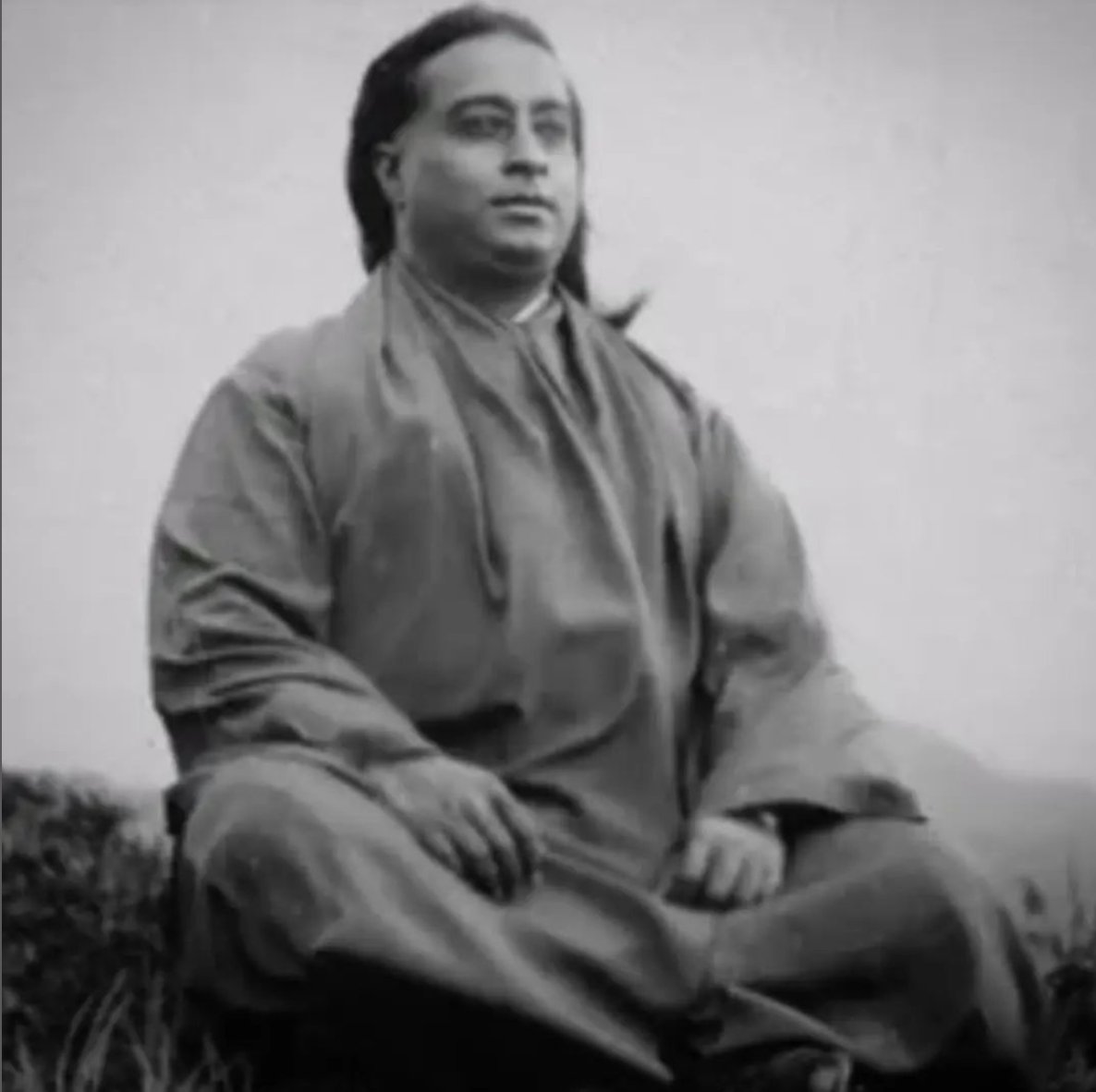 wisdomyogananda's tweet photo. I repeat Thy Name on mystic beads, fashioned of my crystal teardrops and polished with my love for Thee. Come, Spirit, come! 

Paramahansa Yogananda, 
Whispers from Eternity
https://t.co/JB2OLXNvNs
#kriyayoga #meditation #yoga https://t.co/otbdnehQ22