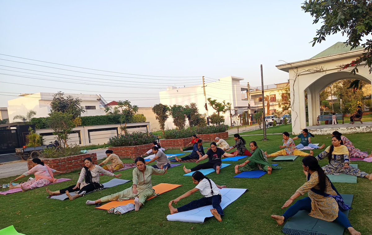 Gilldhrm's tweet photo. #CMDiYogshala #HealthyPunjab #PunjabModel @KamleshMSU @abhitiwari73 #YogaForAll #YogaEmployment     
#Sangrur https://t.co/9DxiCdEfSt