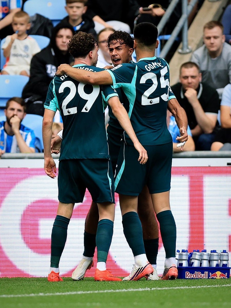 RisingBallers_'s tweet photo. When it comes to rising ballers, no Prem club does it better than Brighton. Another goal for 20-year-old Malick Yalcouyé. 19-year-old Kostoulas leading the line with a goal and penalty won. 22-year-old Ayari scoring from deep. 19-year-old Vuskovic holding it down at the back. Rising Ballers coming off the bench.

Every year Brighton find gems for a fraction of the price of the rest of the market. The scouting team needs a raise. Brighton are doing things right. 👏🏽