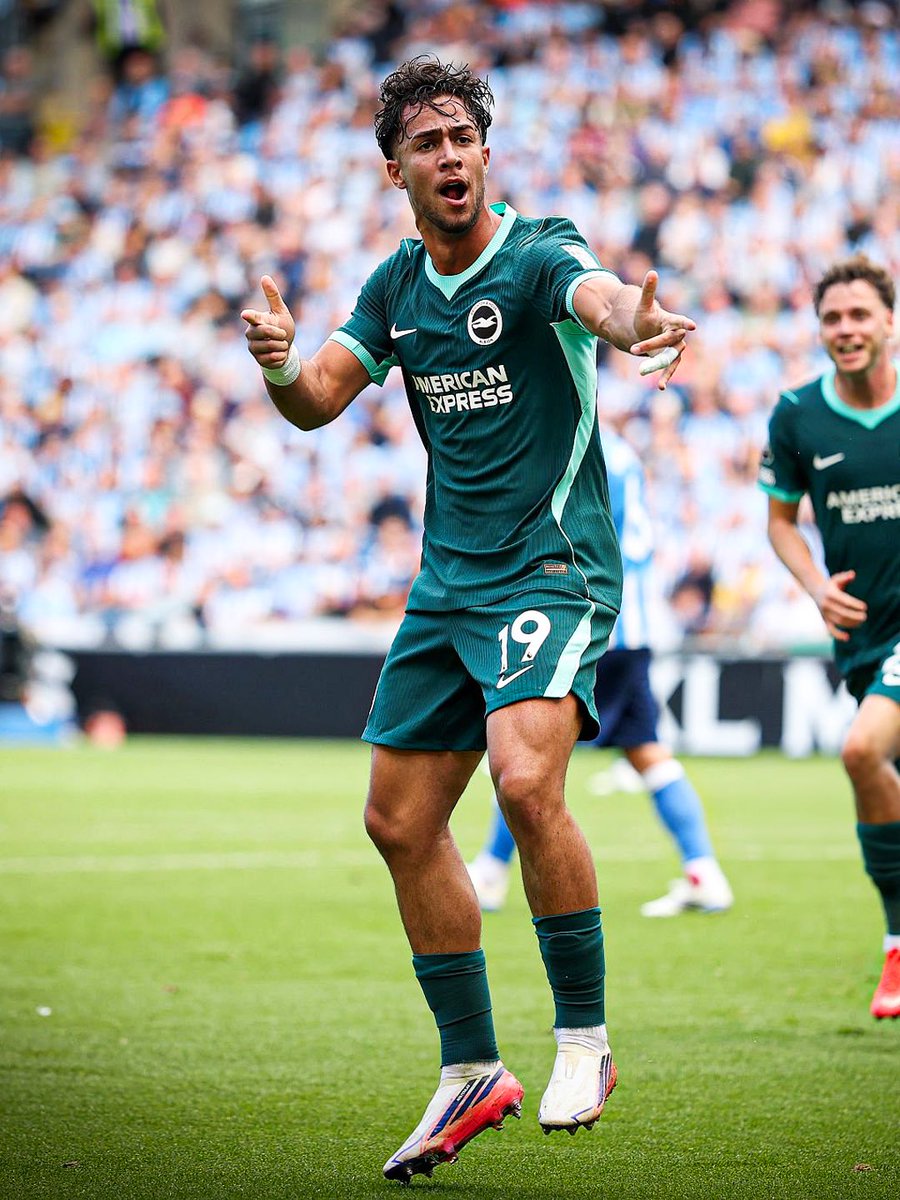 RisingBallers_'s tweet photo. When it comes to rising ballers, no Prem club does it better than Brighton. Another goal for 20-year-old Malick Yalcouyé. 19-year-old Kostoulas leading the line with a goal and penalty won. 22-year-old Ayari scoring from deep. 19-year-old Vuskovic holding it down at the back. Rising Ballers coming off the bench.

Every year Brighton find gems for a fraction of the price of the rest of the market. The scouting team needs a raise. Brighton are doing things right. 👏🏽