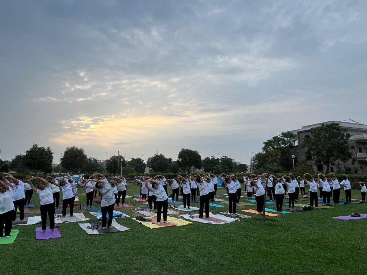 Gilldhrm's tweet photo. #CMDiYogshala #HealthyPunjab #PunjabModel @KamleshMSU @abhitiwari73 #YogaForAll #YogaEmployment     
#Sangrur https://t.co/jqcmF1aHbn