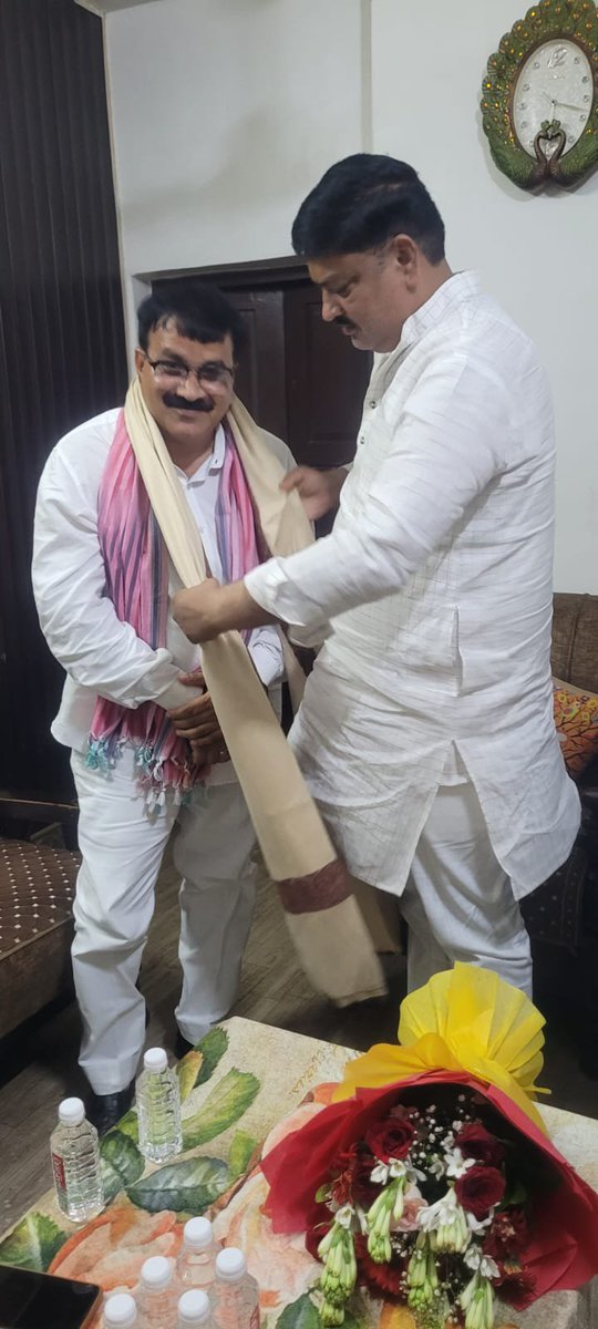 RajeshPatelAR's tweet photo. माननीय पवन पांडेय जी का सम्मान एवं स्नेह के लिए हृदय से आभार।
2027 में अयोध्या समेत जनपद की पांचों सीटों पर समाजवादी पार्टी की जीत तय है।

 राजेश पटेल
प्रभारी अयोध्या विधानसभा, जिला उपाध्यक्ष सपा
@yadavakhilesh 
@samajwadiparty 
@pawanpandeysp 
@mediacellsp https://t.co/e07PC99uBQ