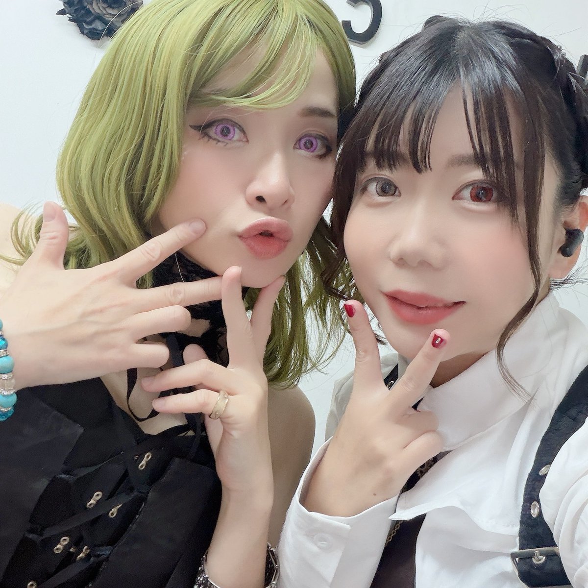 Assia_Vocal's tweet photo. 今日コラボさせていただいた
歌姫さん方Σp📸ω･´)

コラボ曲こちら

🌸花になって@R_____in__ 
💫トライアングラー@darrrrrru415 
🤖グレンラガンメドレー@tela_rrr 

歌い辛い高音箇所をカバーしてもらったり、歌唱力はもちろん、臨機応変能力がバケモノ(褒め)でした🥹

また一緒に歌いたい～！です！ https://t.co/y2AsADxuJP