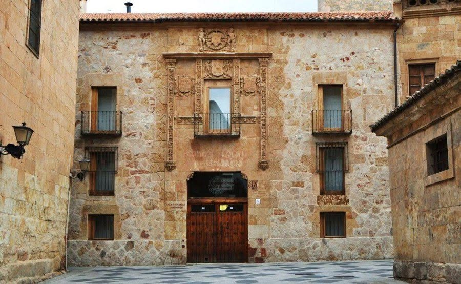 cebusal's tweet photo. El lunes, 14/09, empieza el período de matrícula de los cursos de portugués del @cebusal @usal, gestionados por @sciusal.
Niveles ofrecidos (3 grupos):
- A1: martes y jueves - 18/20hs.
- B1.2: lunes y miércoles - 18/20hs.
- Conversación (con nivel B1): lunes y miércoles, 12/14hs. https://t.co/a6SjeTrcLM