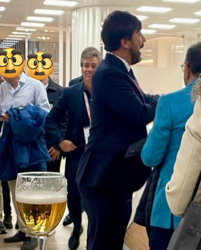 NageUshiro's tweet photo. No només era Hugo Duro i Raba els que se descollonaven quan el Valéncia estava en descens. Pero a ell no se li senyala tant des de determinats periodistes.
#SolisFiltrador #SolisOut https://t.co/FYhMapl17W