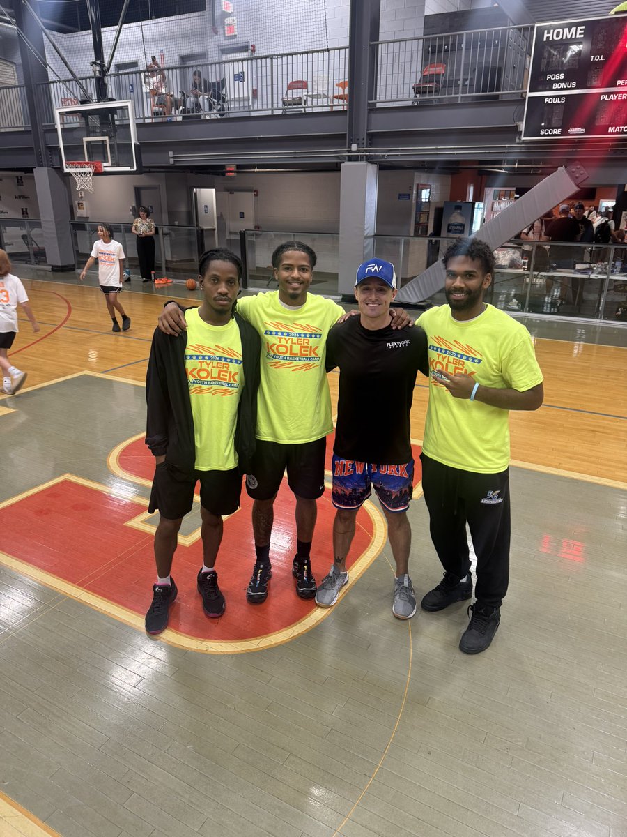 LightningMBB's tweet photo. The guys had a great time at the Tyler Kolek Youth Basketball Camp! The kids were able to work with the NBA and CUNYAC Champions as it was a wonderful experience for all! https://t.co/qfGGfWlkQu
