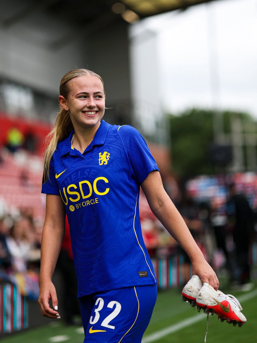 ChelseaFCW's tweet photo. Walking away with three points. 👌

#CFCW https://t.co/NUEdlF6B0I