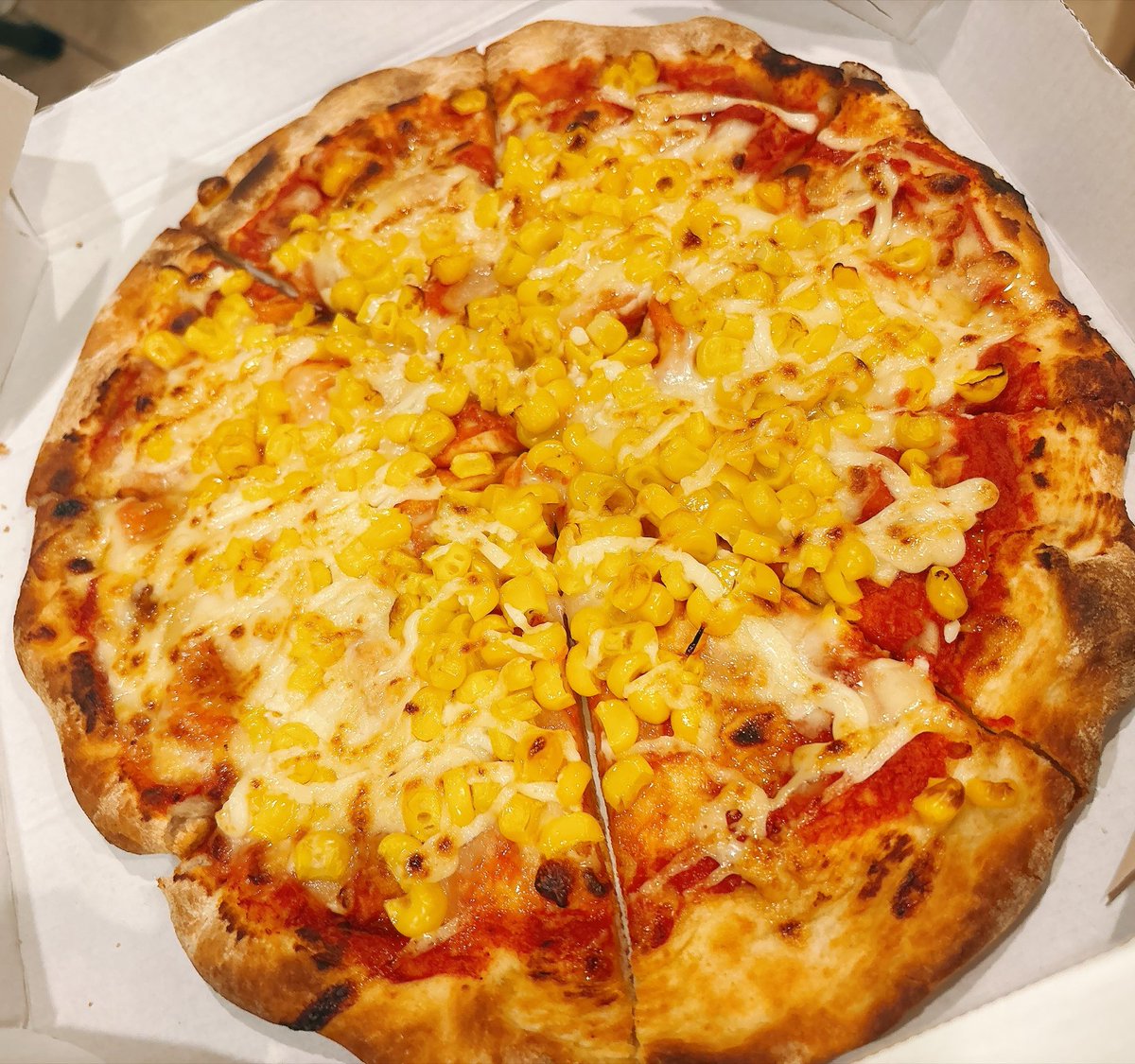 _yakitori_2017's tweet photo. 出来立てをまさかの買ってきてくれた！
とっても美味しかった🍕 https://t.co/Xy4Q0ez1Kz