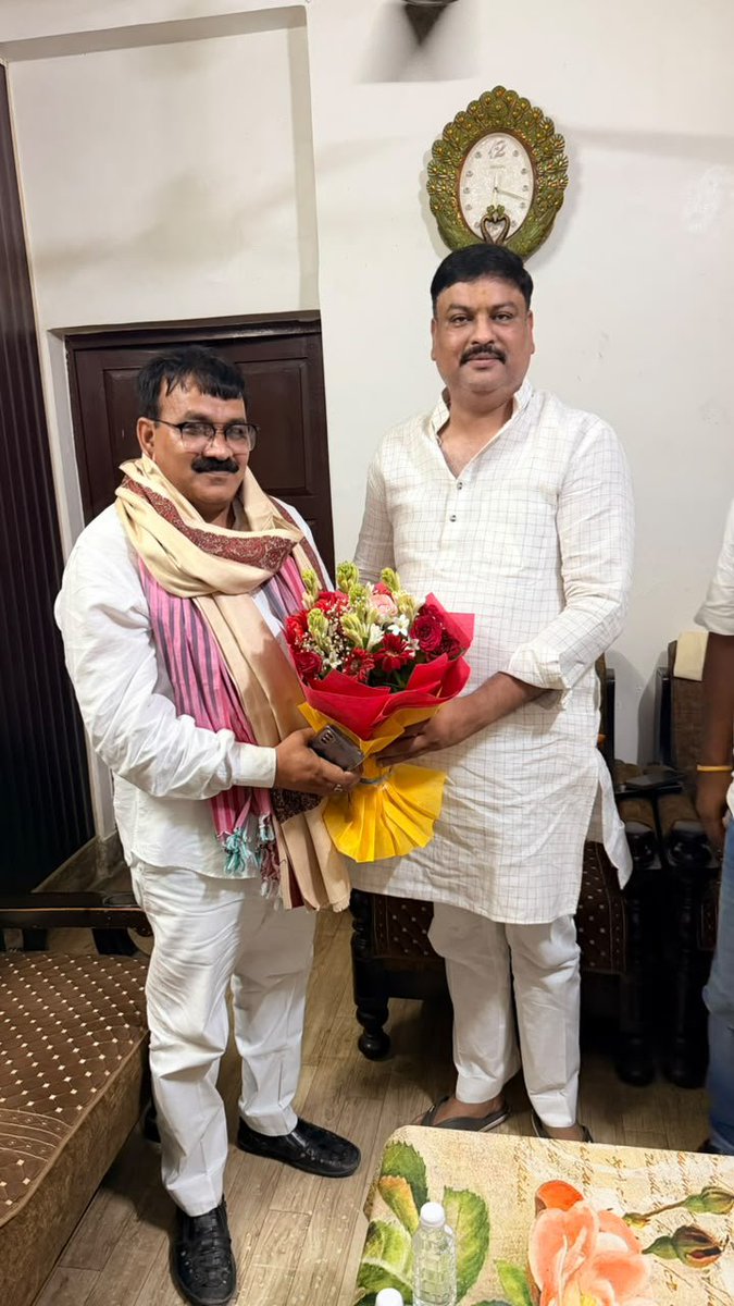 RajeshPatelAR's tweet photo. गोंडा में विनोद साहनी हत्याकांड, अयोध्या में राम लगन मौर्य हत्याकांड और आज अधिवक्ता सनी पटेल पर हमला।आखिर यूपी में कानून का राज कहाँ है?

हिंदू-मुस्लिम की राजनीति छोड़िए, अपराधियों पर कार्रवाई कीजिए।

राजेश पटेल, प्रभारी अयोध्या विधानसभा, जिला उपाध्यक्ष सपा
@Uppolice https://t.co/YtJW5hQMtL