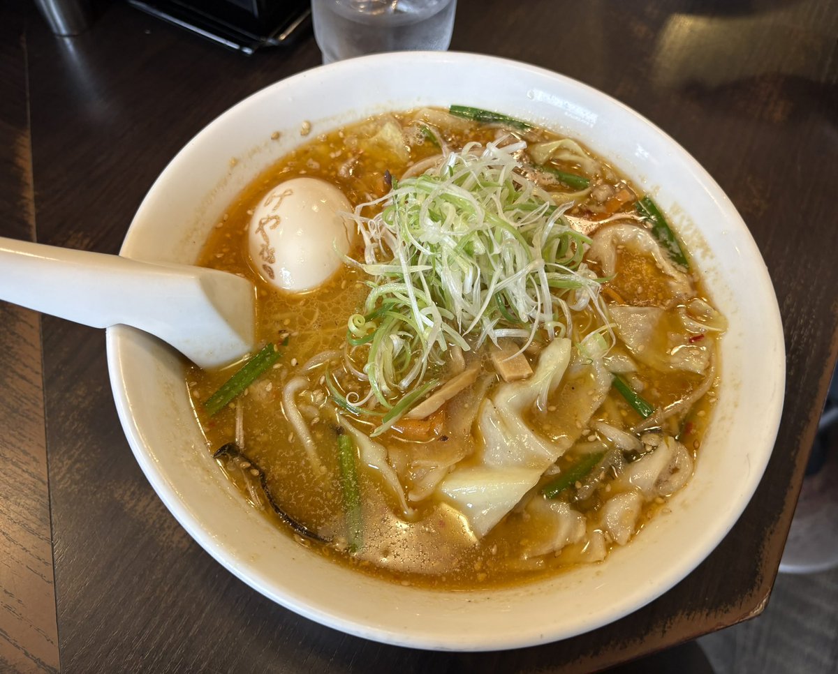 hayanpa375's tweet photo. 北海道出張終了‼️
味噌ラーメンとジンギスカン、相変わらず美味しかった〜😋
家族にお土産のリクエスト聞いたら、パンロールにまりもっこりのマスコット🌱
体はかなり疲れたけど、帰ってきてすぐに対抗戦行けて満足でした✨ https://t.co/TGDgWGHbms