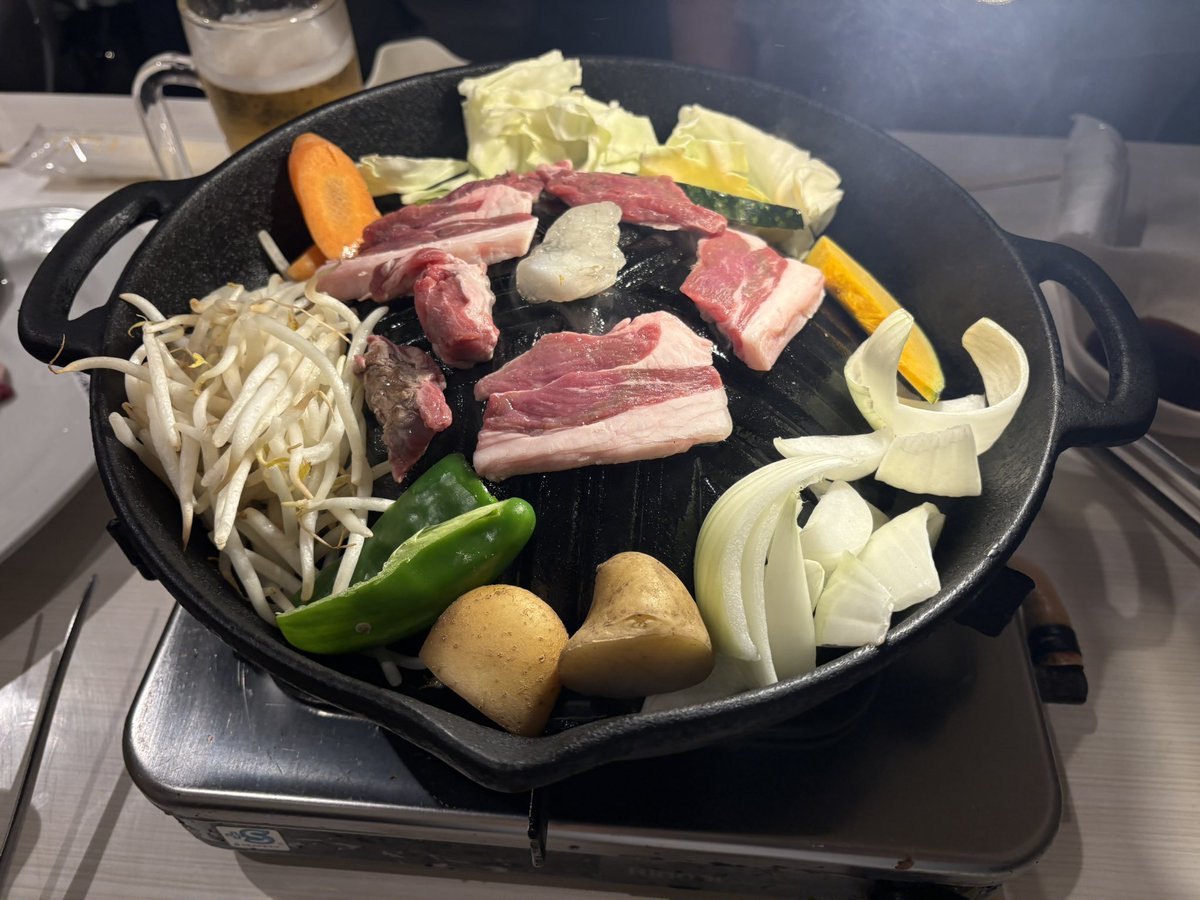 hayanpa375's tweet photo. 北海道出張終了‼️
味噌ラーメンとジンギスカン、相変わらず美味しかった〜😋
家族にお土産のリクエスト聞いたら、パンロールにまりもっこりのマスコット🌱
体はかなり疲れたけど、帰ってきてすぐに対抗戦行けて満足でした✨ https://t.co/TGDgWGHbms